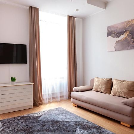 Leogrand Apartments Svobody 33 Lviv Ngoại thất bức ảnh