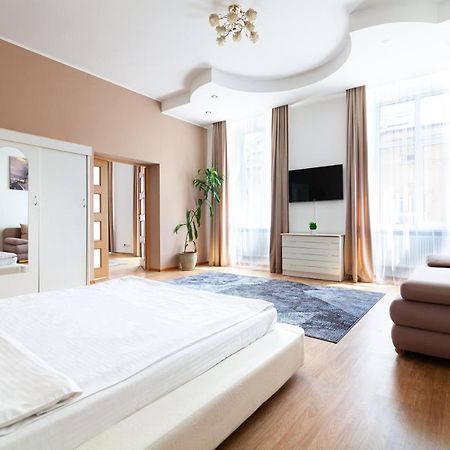 Leogrand Apartments Svobody 33 Lviv Ngoại thất bức ảnh
