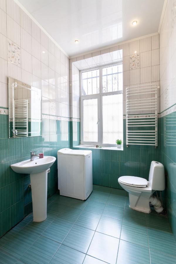 Leogrand Apartments Svobody 33 Lviv Ngoại thất bức ảnh