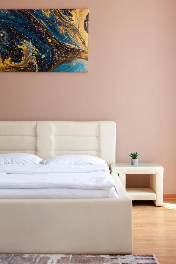 Leogrand Apartments Svobody 33 Lviv Ngoại thất bức ảnh