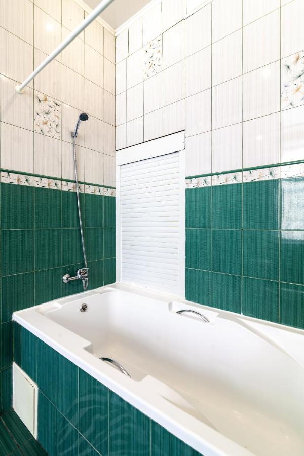 Leogrand Apartments Svobody 33 Lviv Ngoại thất bức ảnh