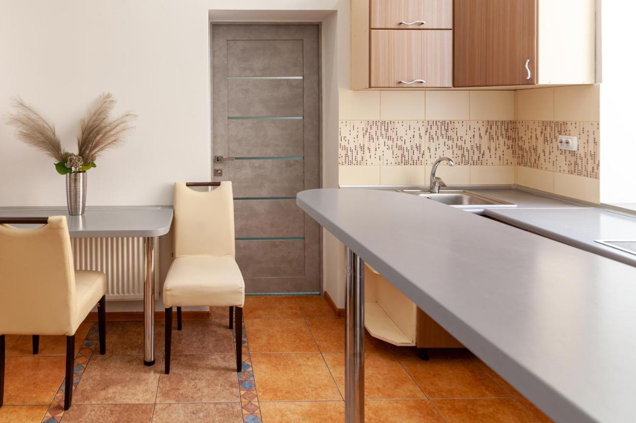 Leogrand Apartments Svobody 33 Lviv Ngoại thất bức ảnh