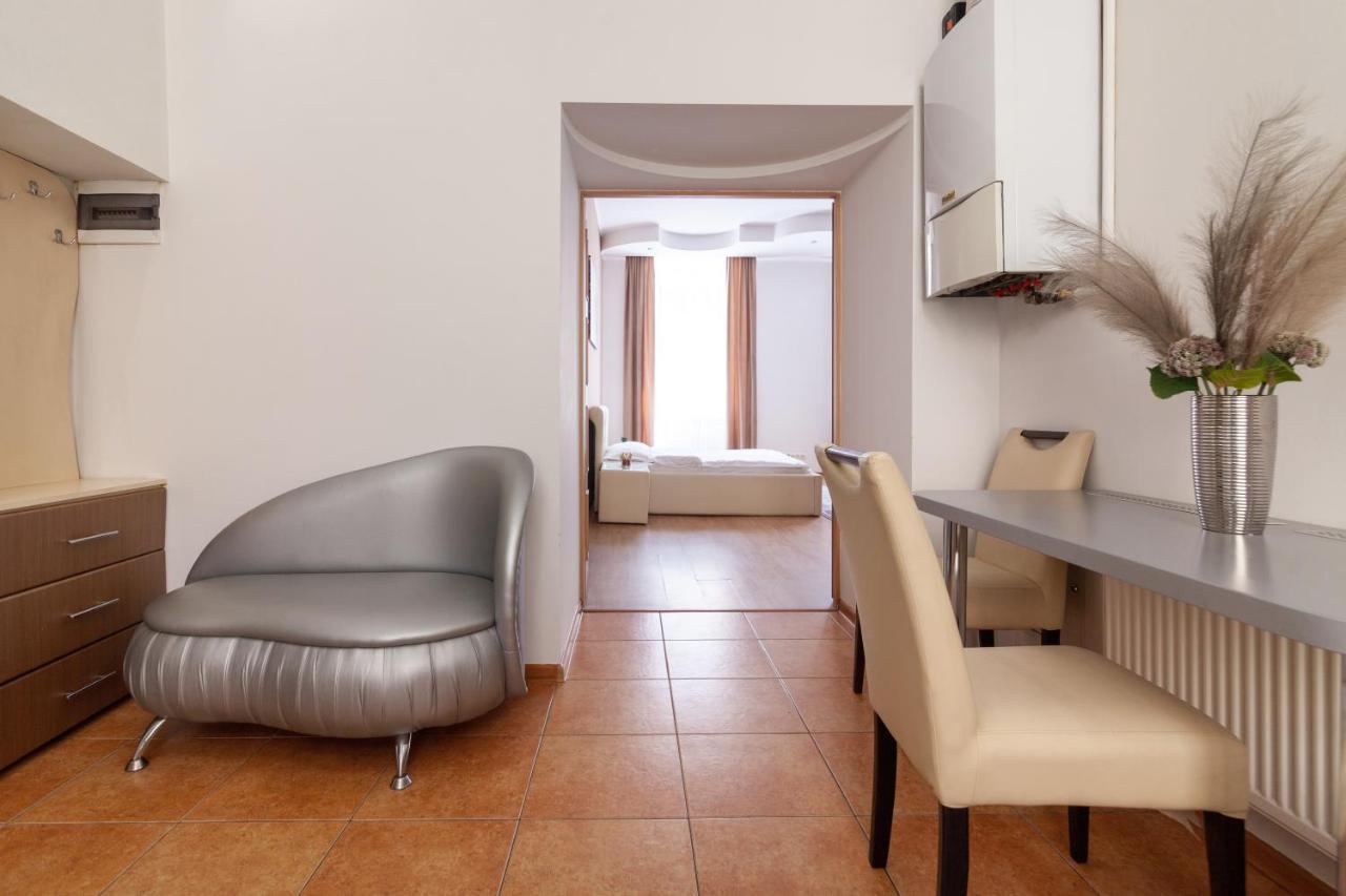 Leogrand Apartments Svobody 33 Lviv Ngoại thất bức ảnh